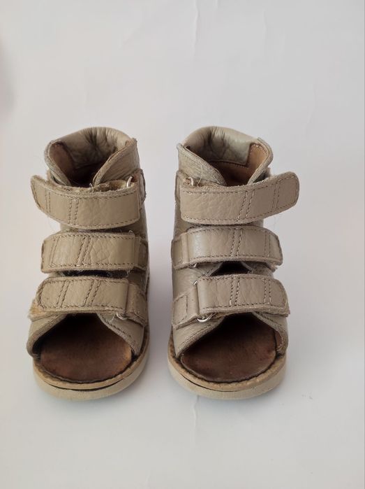 Ортопедичне взуття ( босоніжки)