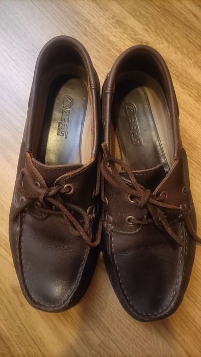 Sapatos tipo vela castanhos unissexo
Tamanho 39
Usados mas em ótimo es