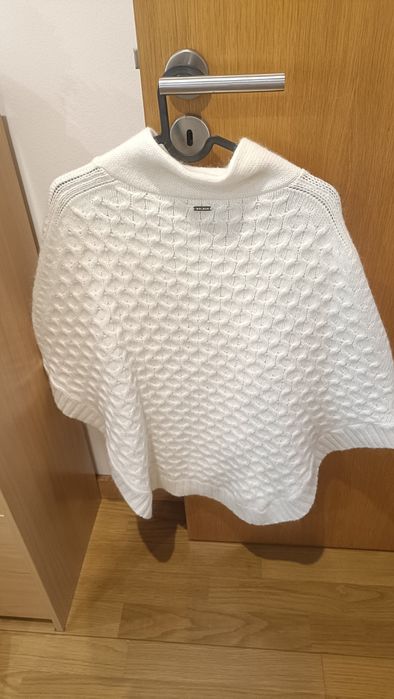 Poncho branco de mulher