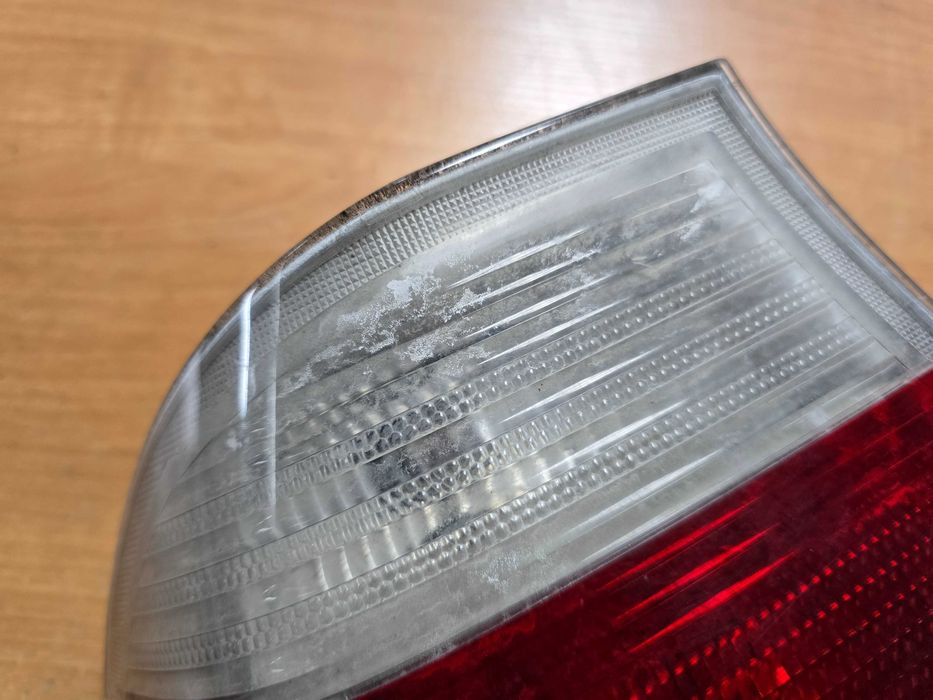 BMW 3 E46 Sedan Przedlift Lampa Tył Prawa W Błotnik Wkład Wtyczka