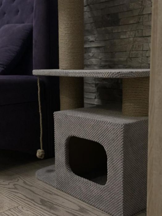 Когтеточка домик 88 см  для кошек с лежанкой