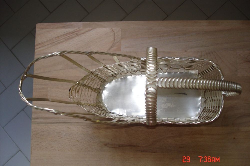 Cesto entrançado fino para garrafa