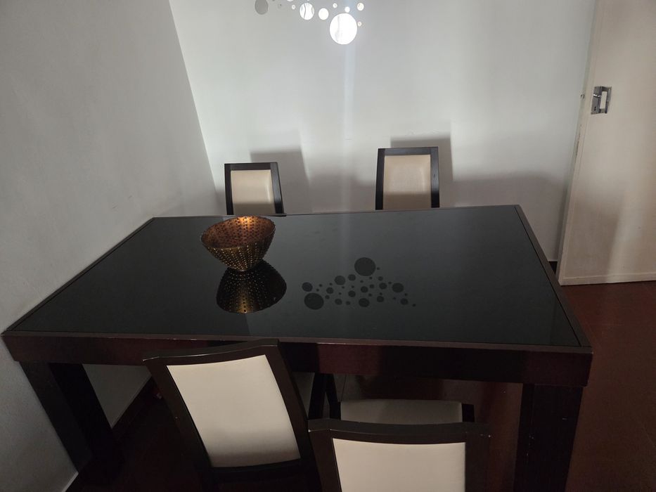 Mesa extensível madeira maciça + vidro temperado + 6 cadeiras
