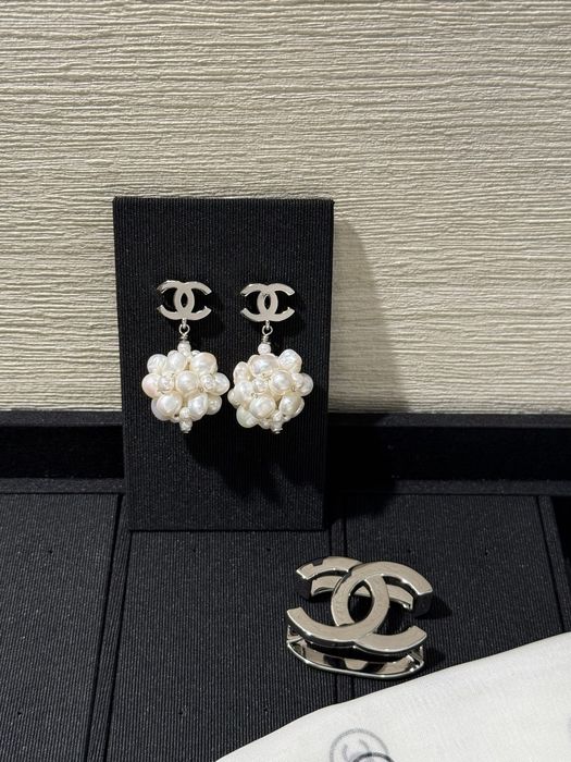 CHANEL® Luksusowe perły CC® kolczyki ekskluzywna biżuteria