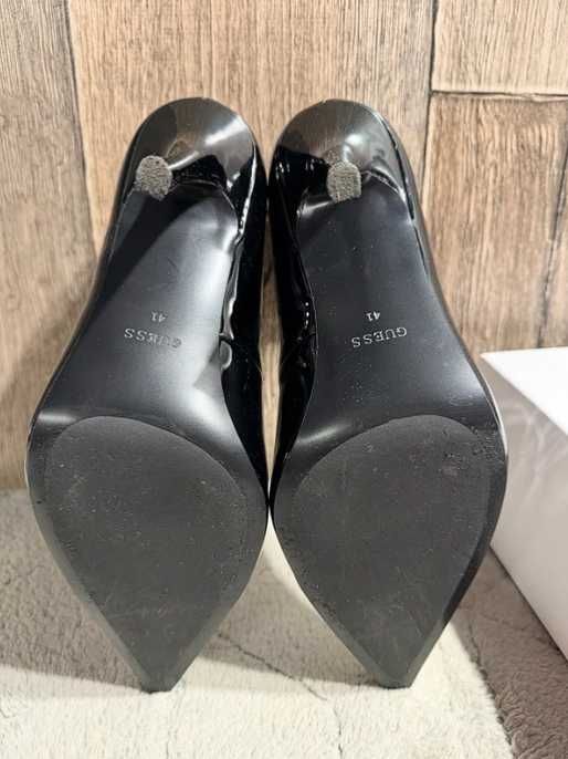 Czarne buty na obcasie szpilki Guess Napril 2 41