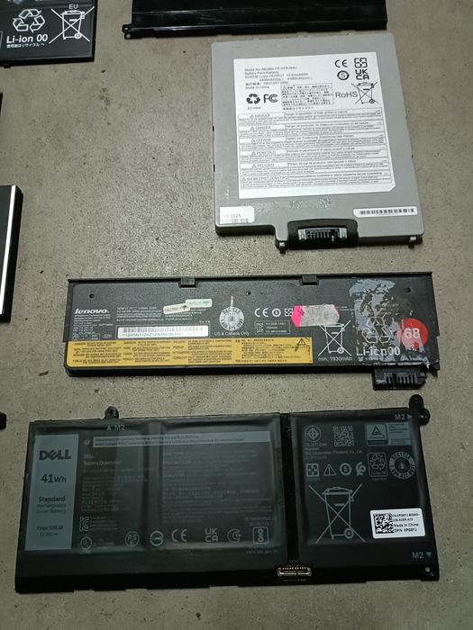 Pakiet 10 sztuk oryginalnych baterii do notebooka, uszkodzone