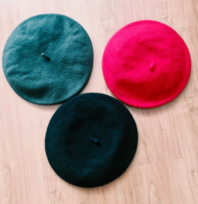 beret francuski z antenką