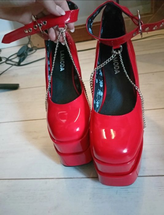 Buty na koturnie czerwone Lamoda rozmiar 38