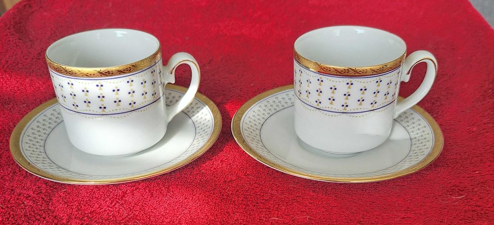 Várias Chávenas de Café/Pratos CASA