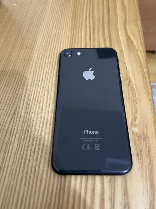 iPhone 8  ідеальний
