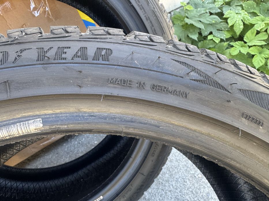 Зимова гума Goodyear UltraGrip Ice 2 245/40 R19 98T 2022 року 7мм