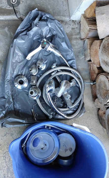 Loiças de wc/ Sanita+bidé+torneiras