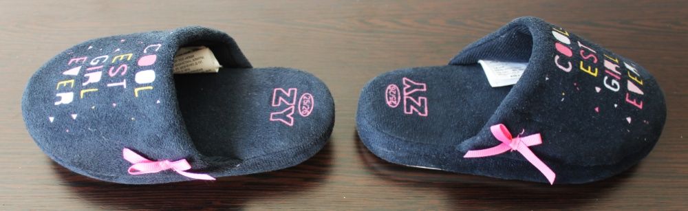 Chinelos com sola antiderrapante 25/26 para menina da Zippy