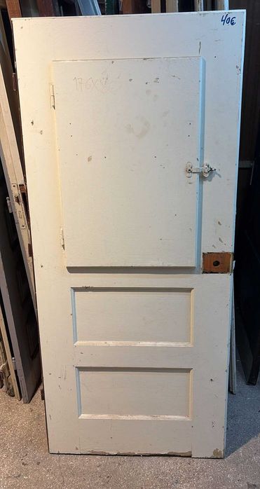 Porta antiga com postigo, vidro em falta, 176X79 cm