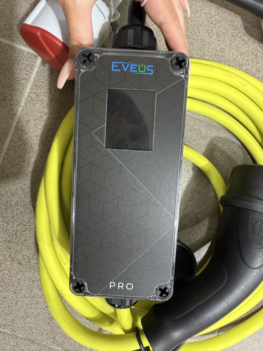 Зарядний пристрій для електромобіля на три фази 11 KWT від  Eveus