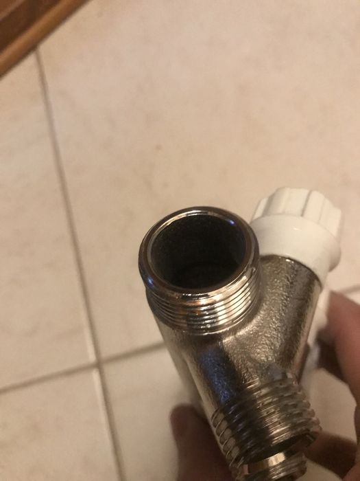 Коллектор  гребенка для воды Fado