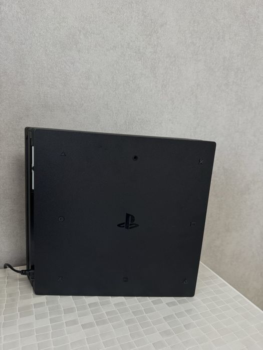 Ps4 pro 1 tb 4 гри джойстик