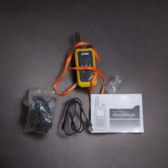 Рація Baofeng BF-T17 (Yellow) – компактна, з ліхтариком та FM-радіо