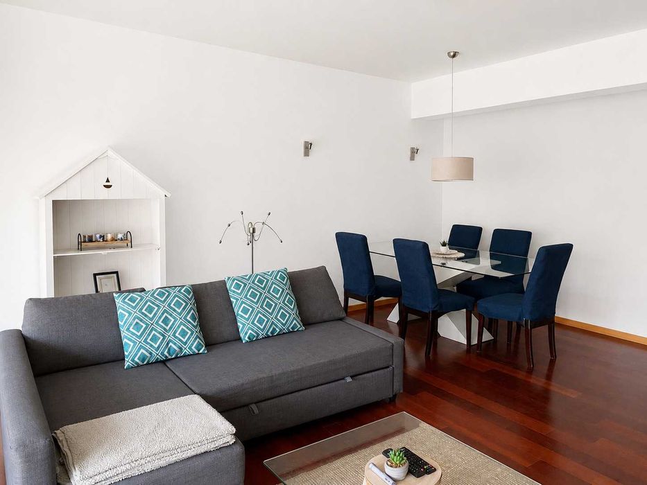 Apartamento T1 com garagem e mobilado