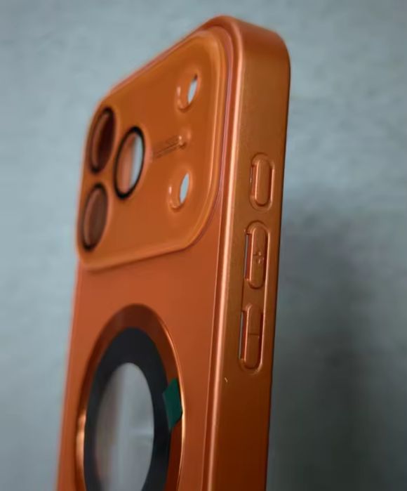 Etui na iPhone 14 plus.