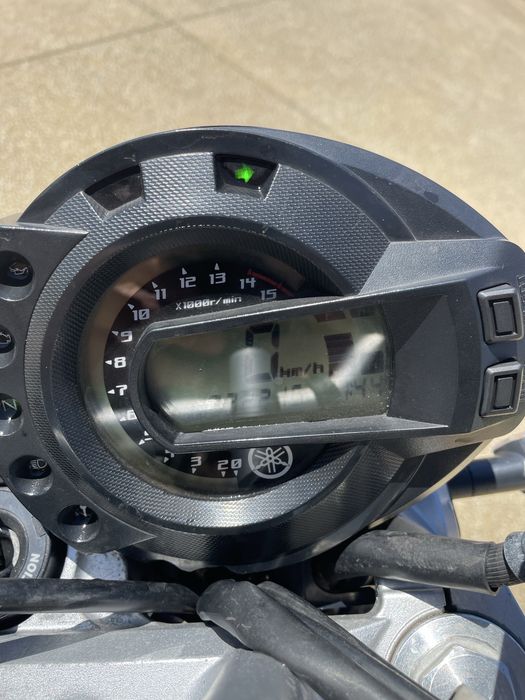 Yamaha FZ6 + Top case GIVI Blade