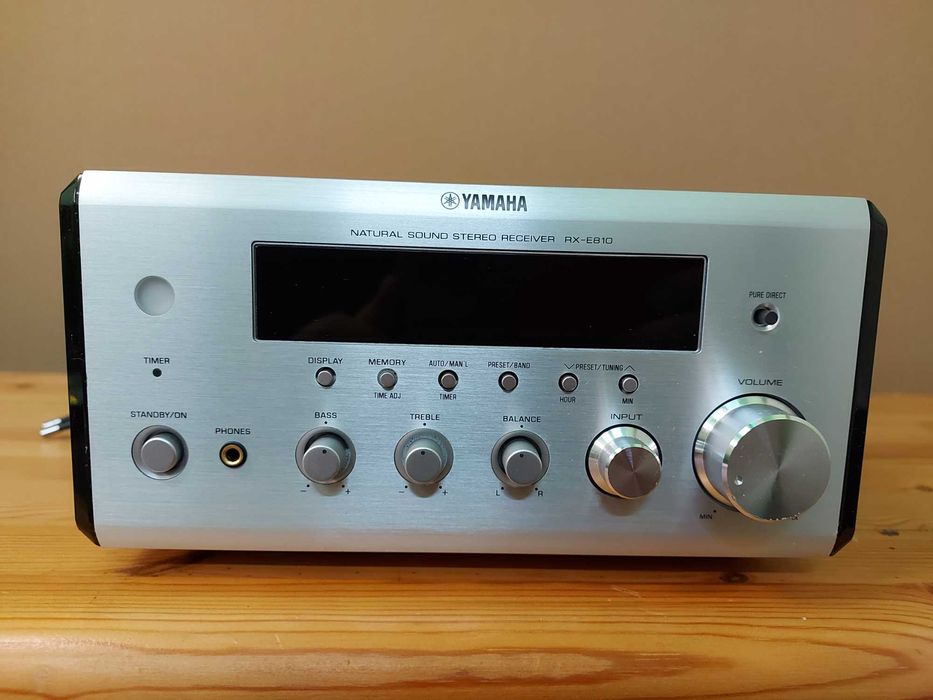 amplituner Yamaha RX-E810 z serii PianoCraft.