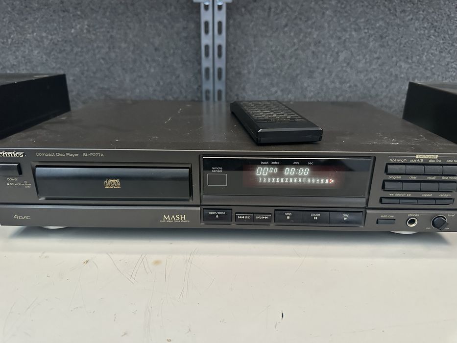Odrwarzacz CD Technics SL-P277A z pilotem