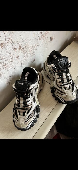 Кроссовки Balenciaga оригинал размер 38 в идеальном состоянии