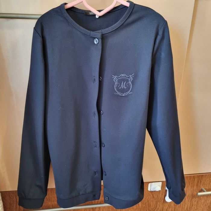 Продам кофту школьнице