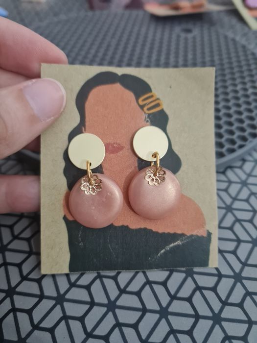 Brincos feitos à mão