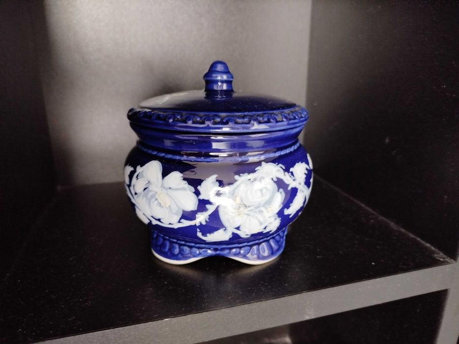 Włochy Kobaltowa Bomboniera Białe Róże Coronetti Cunardo, Suchard