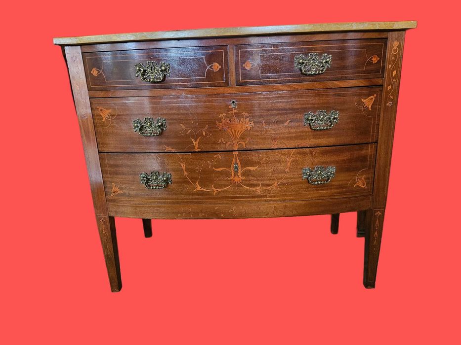 Cómoda antiga estilo D. Maria em madeira com tampo em pedr