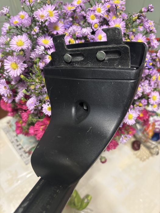 Багажник  Thule на Skoda octavia tour (штатні місця) і не тільки