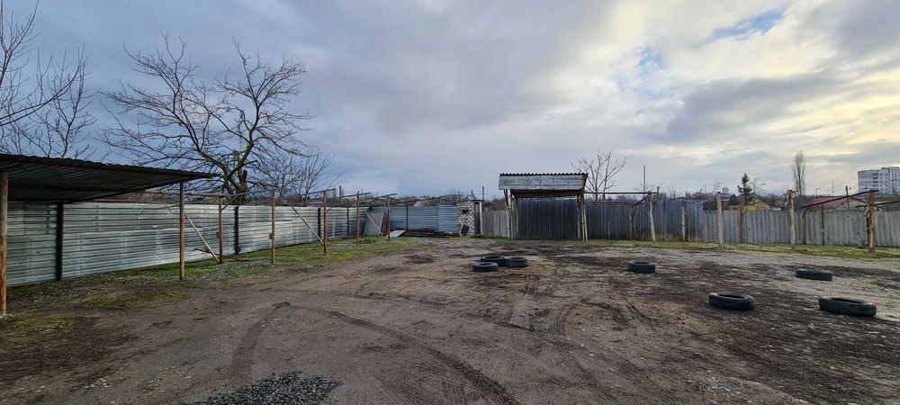 Продаж автостоянки/території. 0.25 га. Октябрьске.