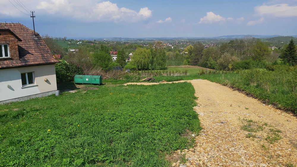 Działka budowlana 17 arów z domem - Widok 2