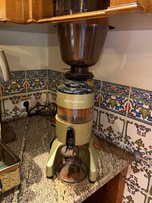 Maquina de café industrial e moinho