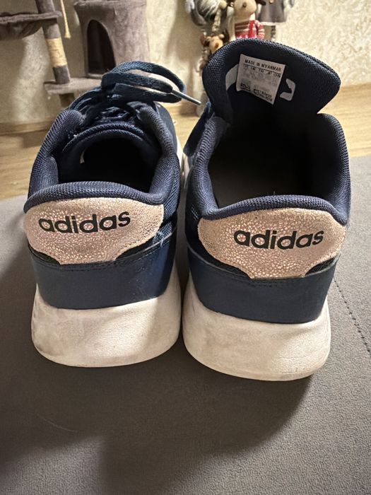 Кросівки жіночі adidas