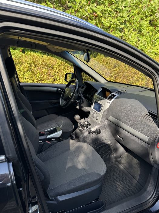 Продається автомобіль Опель ZAFIRA B