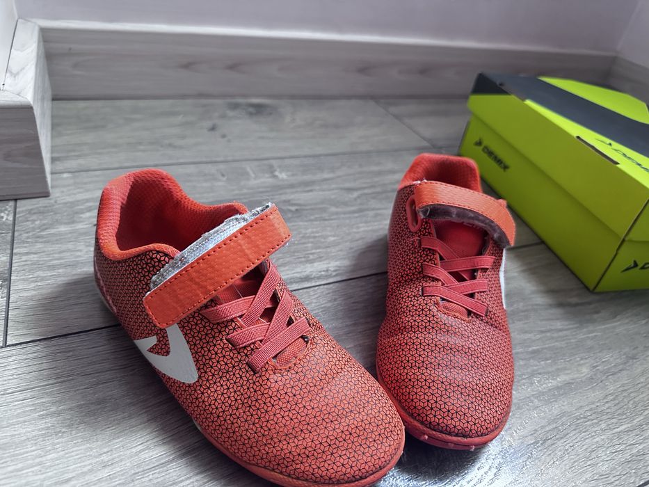 Продам дитячі футзалки (бутси для гри в залі)