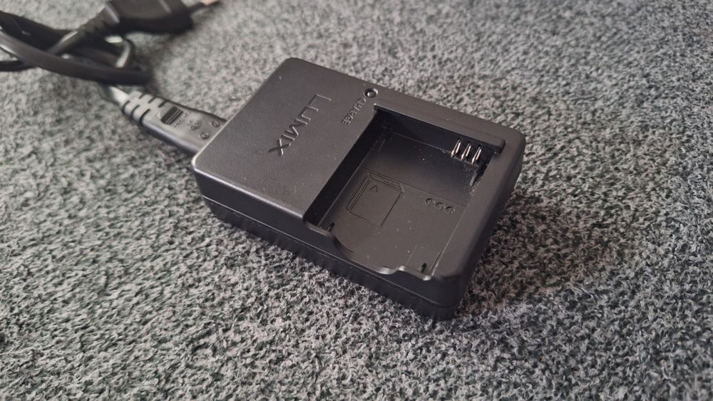 Ładowarka Panasonic Lumix VSK0806 , Oryginał , 100% sprawna.  Battery Charger DC 4.2V 0.65A
