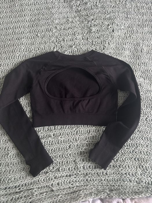 Czarny sportowy croptop dlugi rekaw w bardzo dobrym stanie