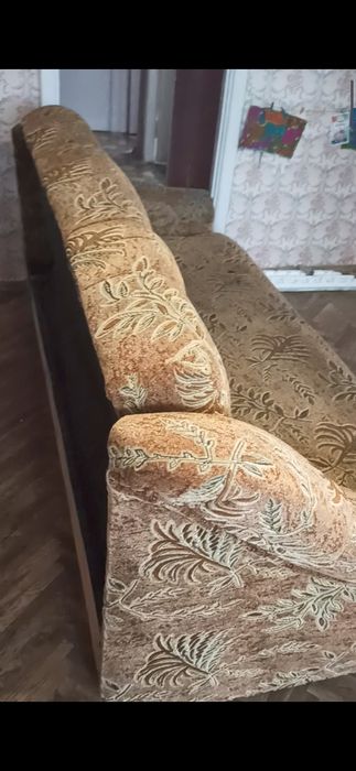 ВІДДАМ диван б у