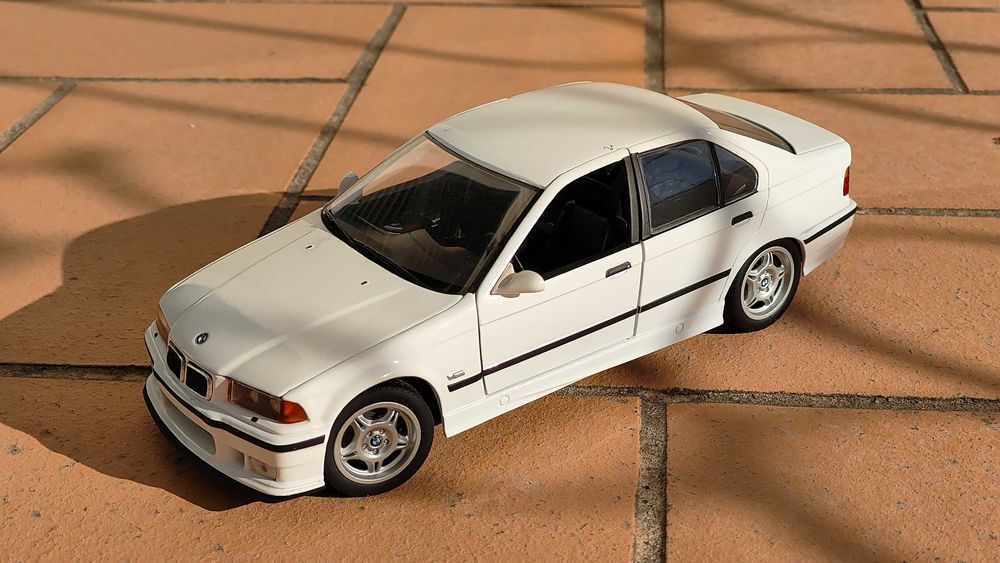BMW M3 Sedan E36 UT Models 1/18