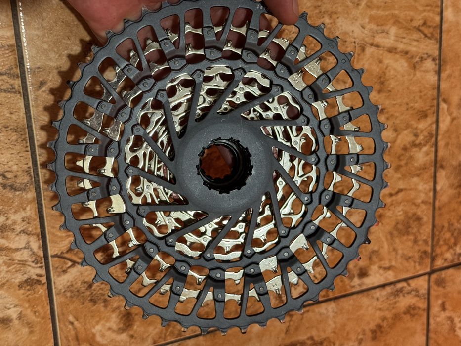 Kaseta SRAM Rival XPLR XG-1351 E1,13spt+ Kaseta GX Eagle XS-1275 12- rzędowa 10-52