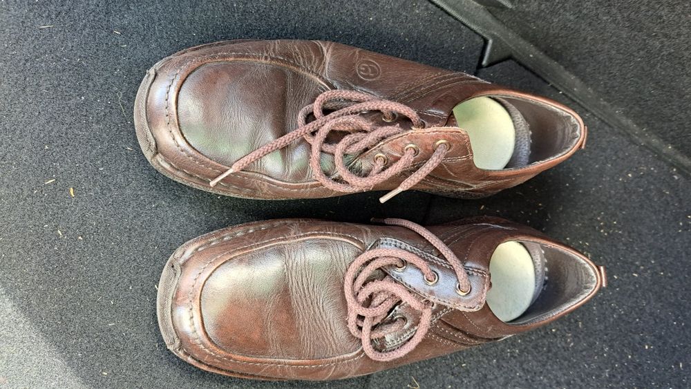 Sapatos e tenis Homem Tam 42 = 3 pares 20€
