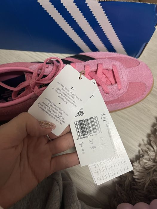 Кросівки Adidas жіночі