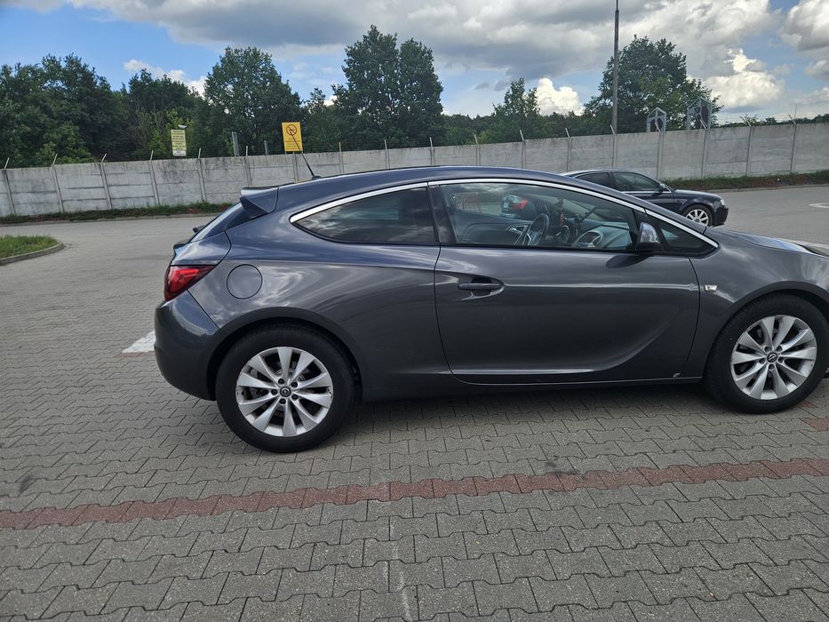Opel Astra J 1.7 GTC 2012