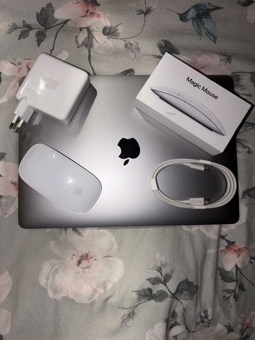 MacBook Pro w stanie idealnym! + Apple Magic Mouse GRATIS / Tylko 350 cykli / Bez blokad!