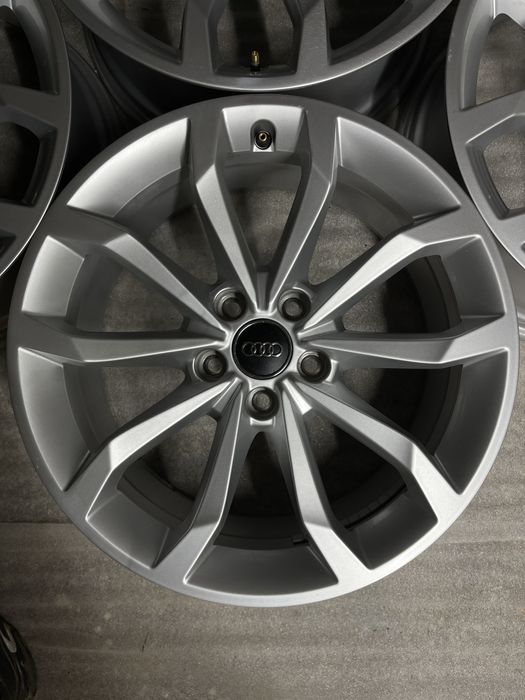 Диски R18 5x112 Et40 8J. Audi A3 A4 A6 A8 Q3 Q5. VW Passat Tiguan Cc