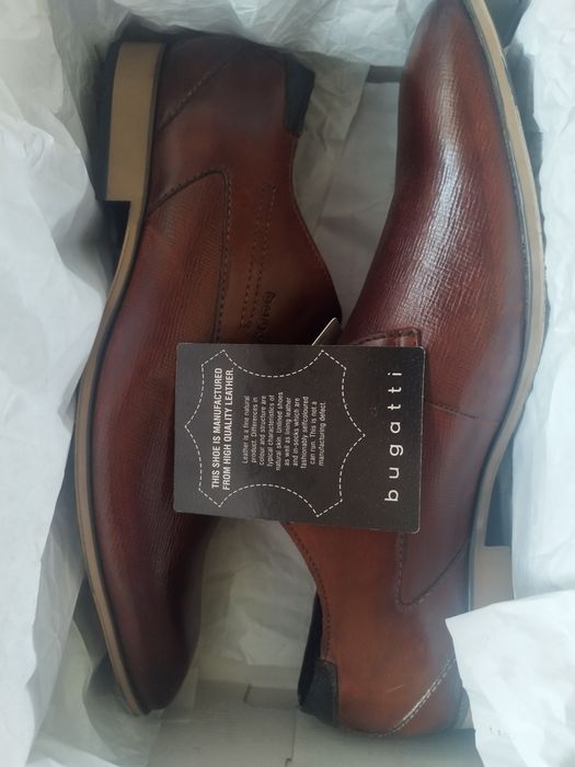 Buty ze skóry Bugatti .